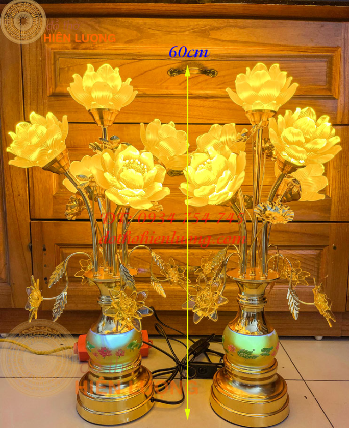 Đôi Đèn Led Hoa Sen Cao 60cm 5 Bông Thờ Cúng.png